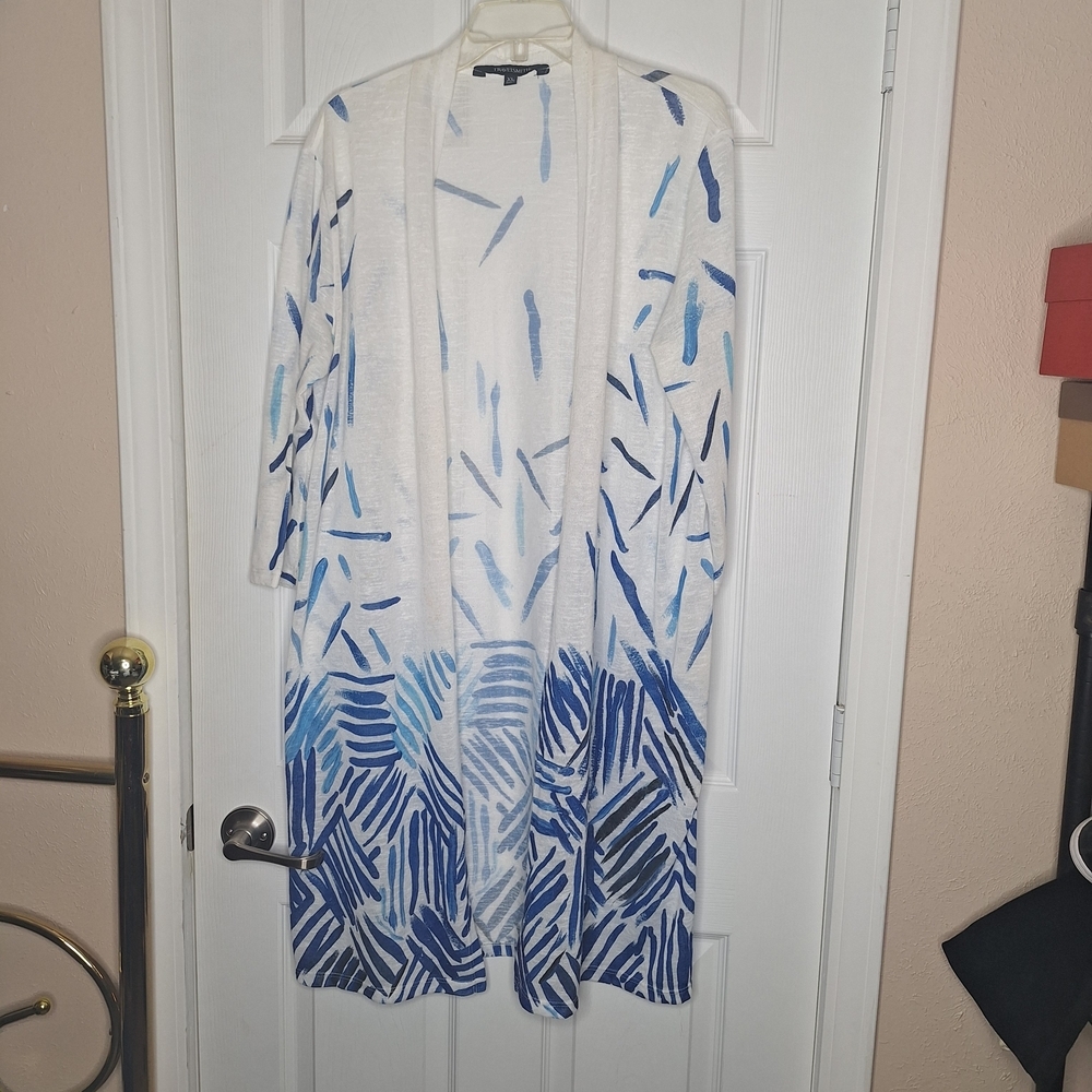 TravelSmith Navy and White Knit Sweater Size XL